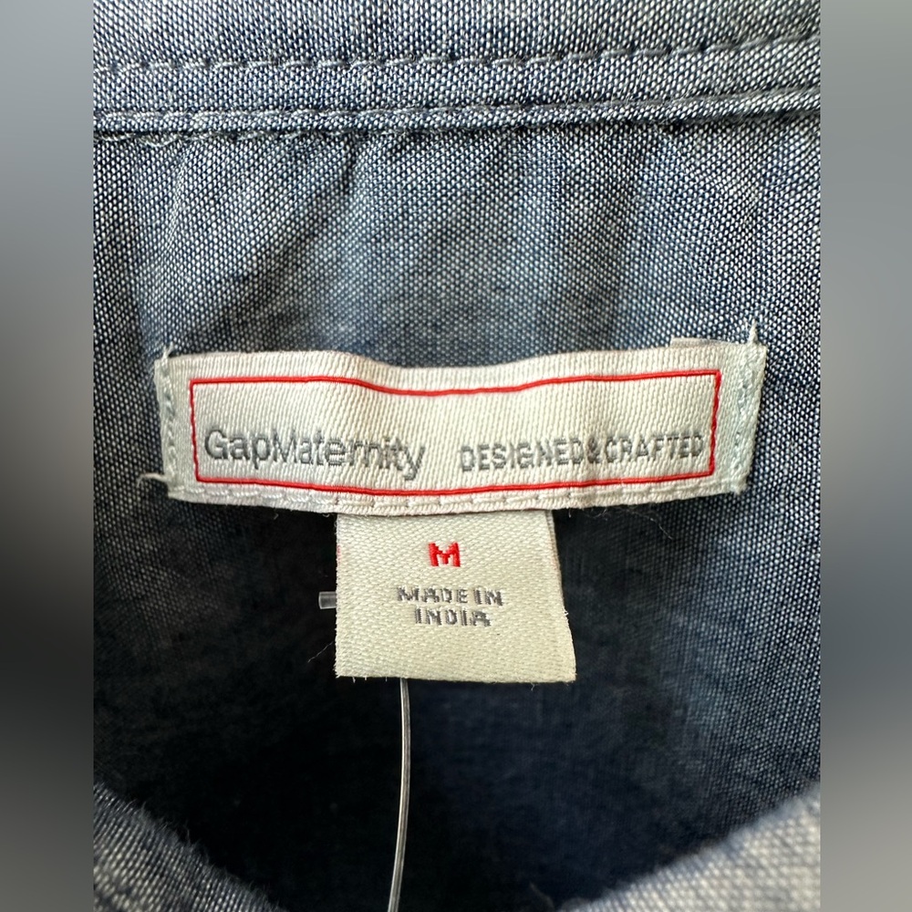 GAP MATERNITY - HI/LO HEM, 3/4 SLEEVES, LT WT CHAMBRAY TUNIC TOP - MEDIUM - Picture 5 of 6